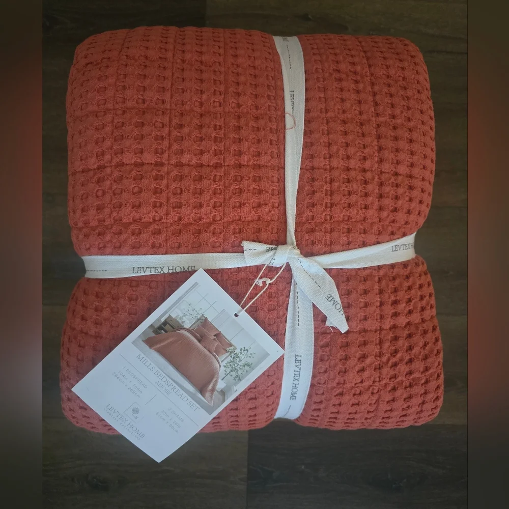 Levtex Home Mills Waffle Queen Bedspread Set (104x106in) with 2 Pillow Shams